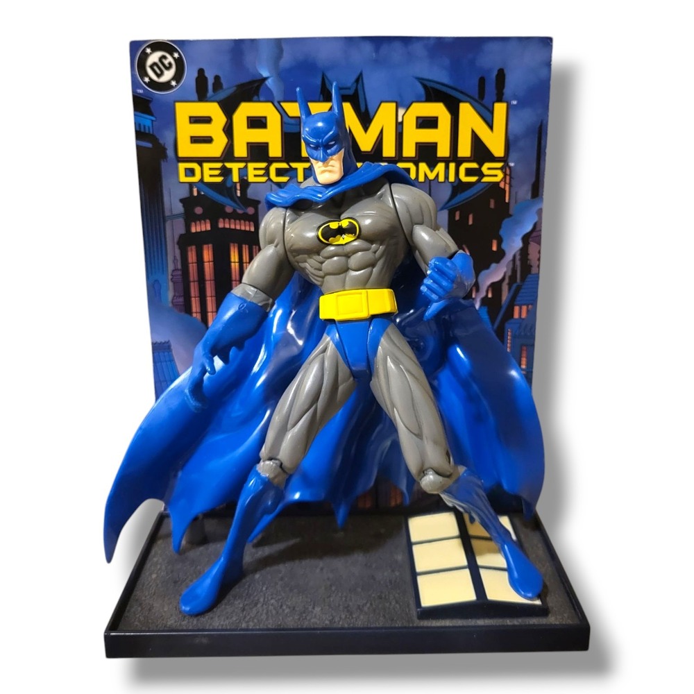 Vtg 1999 Hasbro DC Super Heroes 6" Batman Action Figure With Display Background
